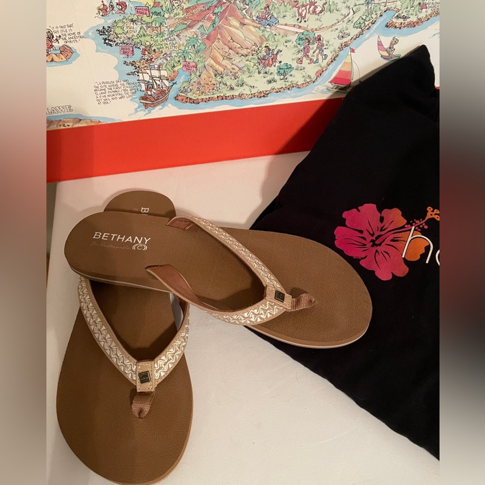 COBAIN BETHANY MEILANI Sandals Size 9. Neutral colors on straps. Great Shaoe